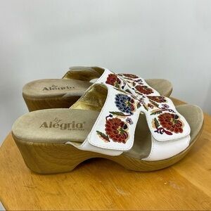 Algeria LIN floral embroidered slipon sandal 39/9